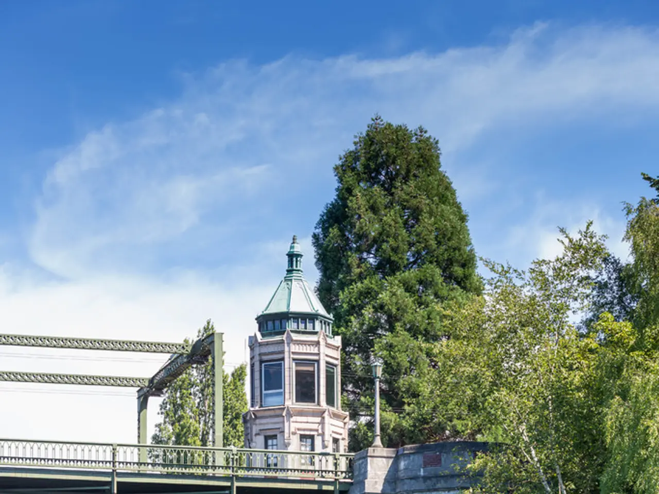 Rain Chain Placement and Hanging Tips: Enhancing Aesthetics and Efficiency - Professionals Reveal...