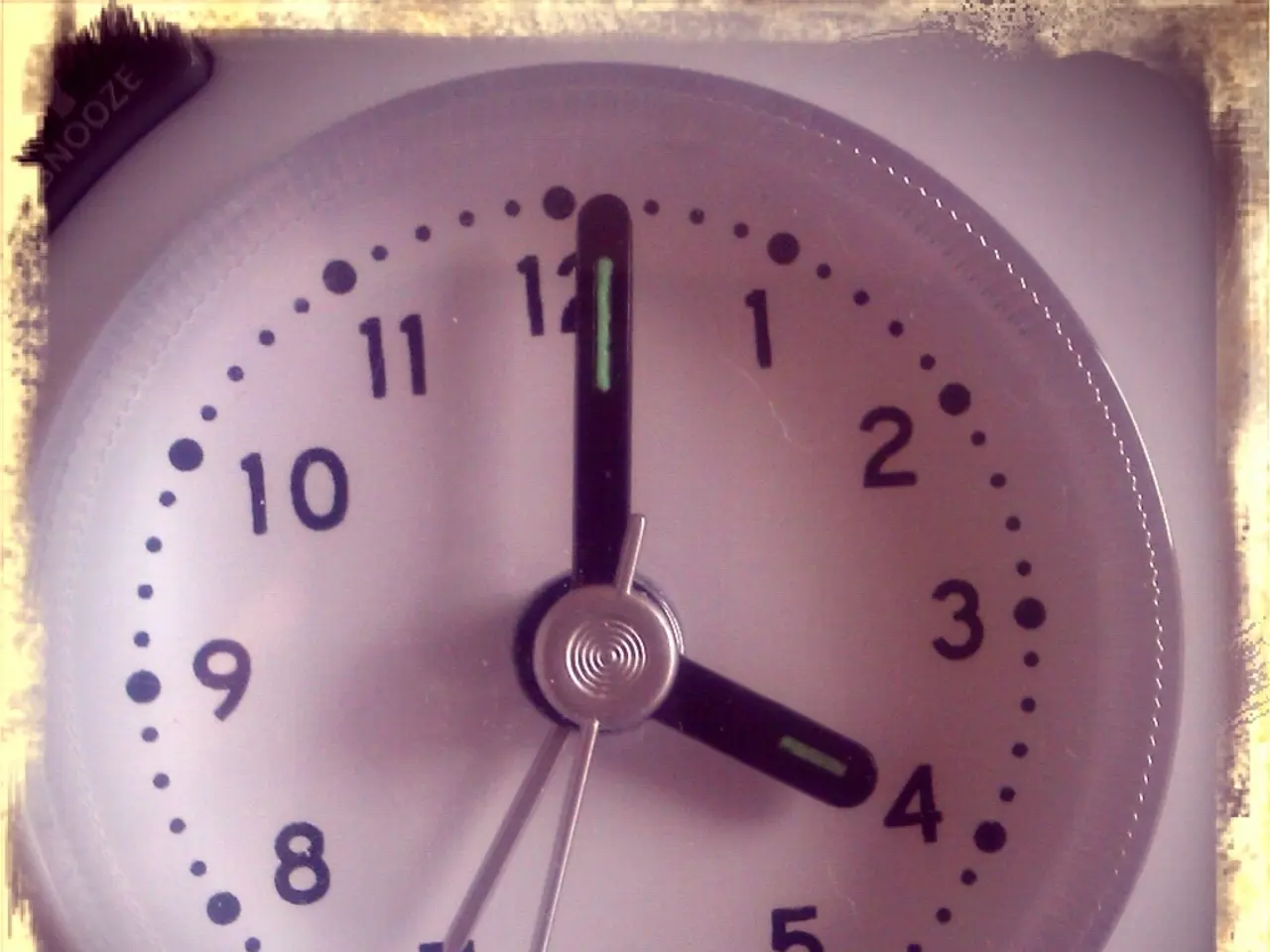 Revamping a vintage electric table clock - a bonding father-daughter undertaking