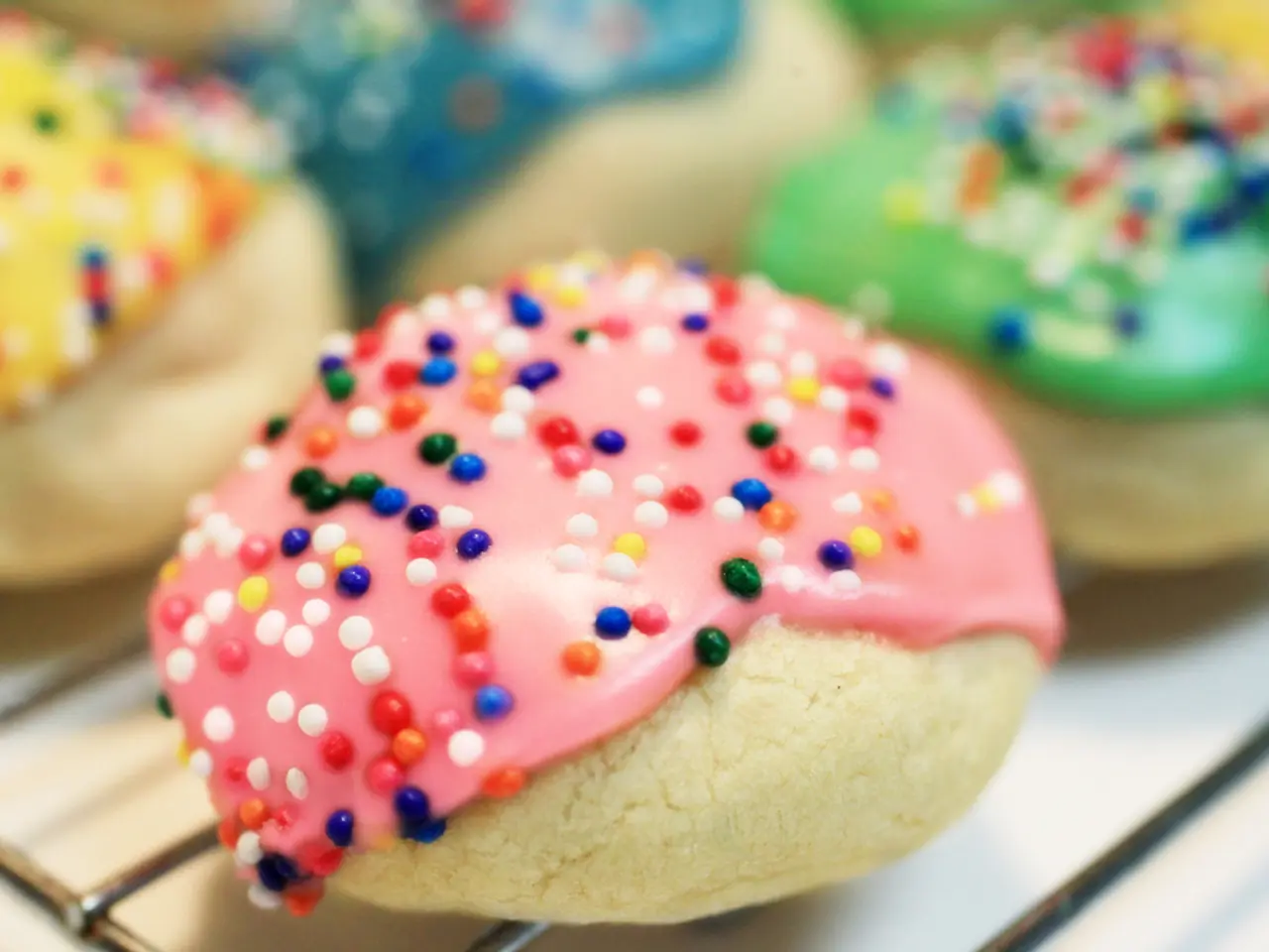 Expertly Curated Autumn Table Designs by Entertaining Experts, Ensuring a Comfortable and Inviting...