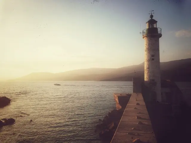 10+ High-resolution Images of Night Sky Overcalm Ocean, No Copyright Restrictions