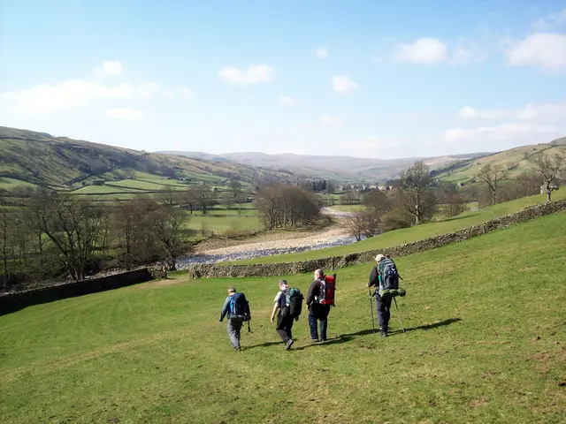 Expeditionists in America Venture into the Wild Unarmed with Necessities