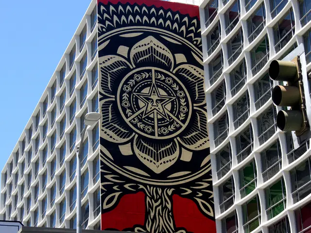 Complaining about noise, trash, and smoking in the entrance area: whom to contact