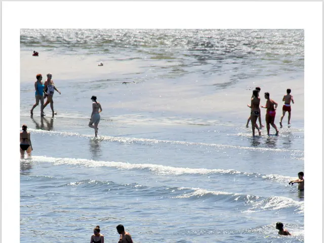 Insufficiently clothed swimmers face public embarrassment on Jablines-Annet island