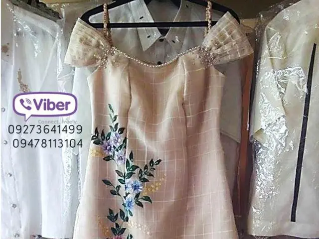 Clothing transition gathering at DIE LINKE