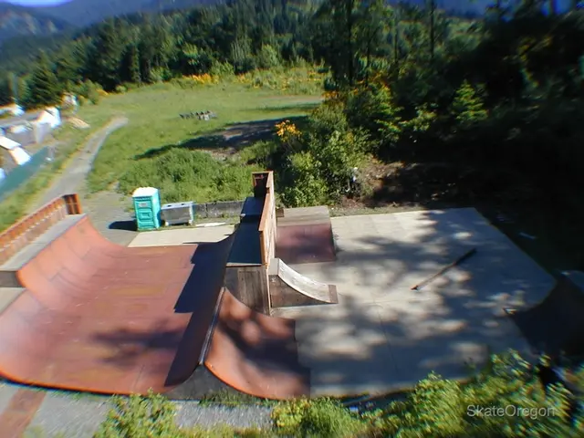 Competitor Petey Piranha enters the Piranha Plant Tour competition