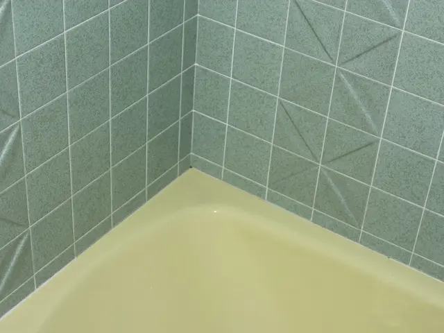 Methods for aligning tile edge molding for a tidy, polished, attractive appearance