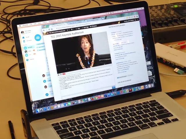 Customizable Table Lamp Options Expand to Over 4,000 Variations - Examining Our Editors' Choices